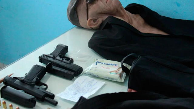 El sujeto intensó robar el banco con una máscara de silicón y un arma de juguete. Foto: EFE.
