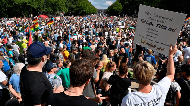 Multitudinarias protestas anti COVID-19 en Alemania y Francia amenazan la salud pública