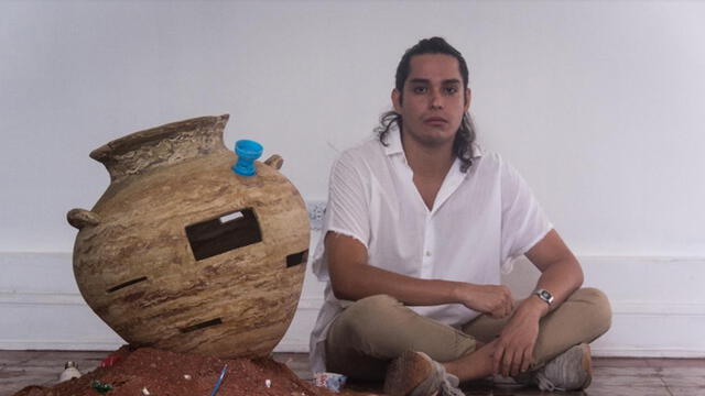 Santiago Robles presenta su primera muestra en cerámica sobre la contaminación que sufre el planeta