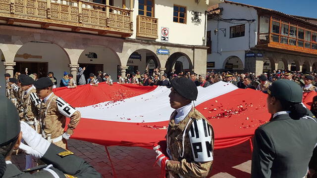Actos por la conmemoración del Día de la Bandera en Tacna y Cusco [FOTOS Y VIDEO]