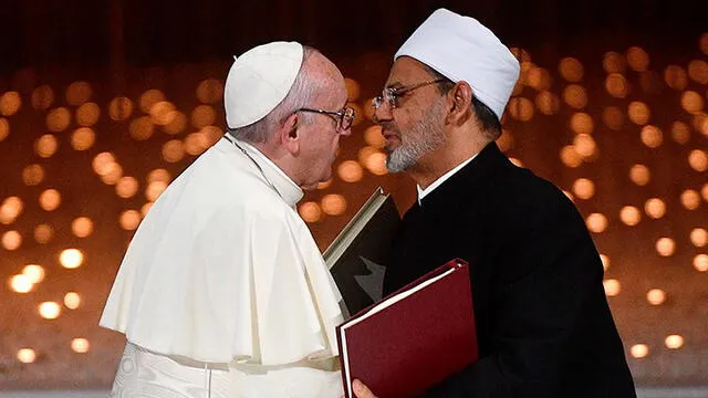 Papa Francisco es el primer pontífice que visita la cuna del Islam [FOTOS]
