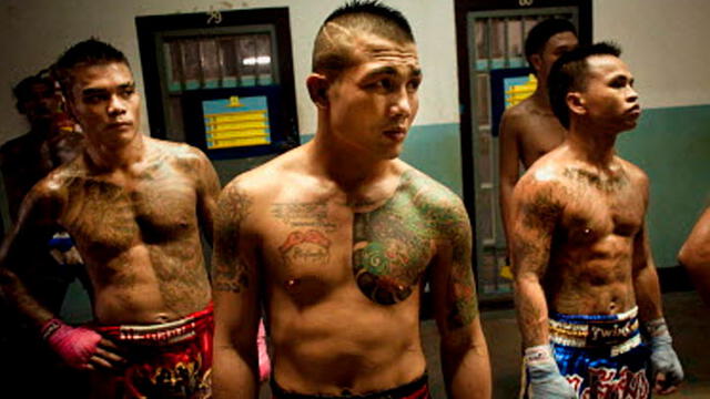 Prisioneros de la cárcel Klong Prem se preparan para el torneo. Foto: Panos.