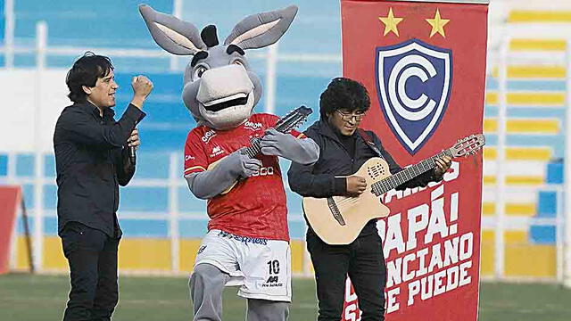 fiesta. Triunfo se celebró con música y tradicionales canciones.