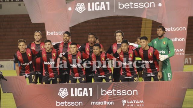 Alineación de Melgar: Carlos Cáceda, Alejandro Ramos, Alec Deneumostier, Horacio Orzán, Paolo Reyna, Wálter Tandazo, Alexis Arias, Martín Pérez Guedes, Jhonny Vidales, Luis Iberico y Bernardo Cuesta. Foto: Zintia Fernández/LR