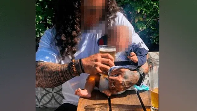 padres se graban mientras intentan dar vodka a su bebé