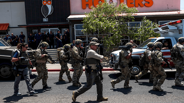 Policía de El Paso reporta que son varios atacantes quienes perpetraron tiroteo en centro comercial de Texas. Foto: AFP