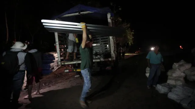 Gobierno regional llevó calaminas para ayudar a damnificados de Bello Horizonte