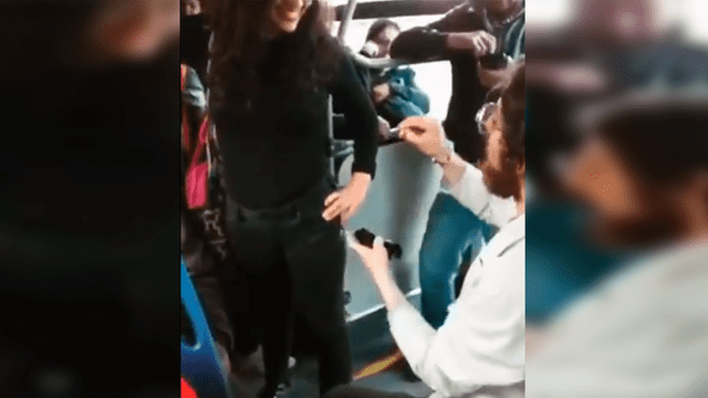 YouTube viral: joven le pide matrimonio a su pareja en transporte público y ella reacciona así [VIDEO] 