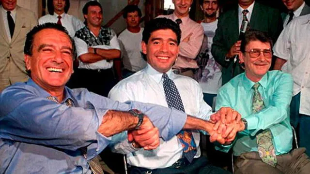 Diego Maradona junto con Eduardo Eurnekian y Juan De Stefano, presidente de la Racing, presidente de Racing hasta el año 1995. Foto: Infobae.