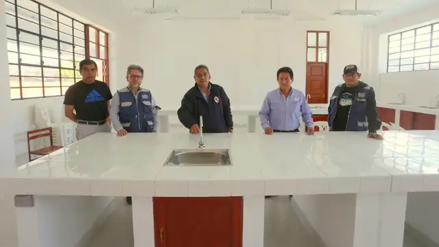 Gobernador Mesías Guevarea inspeccionó obras en colegio de Celendín