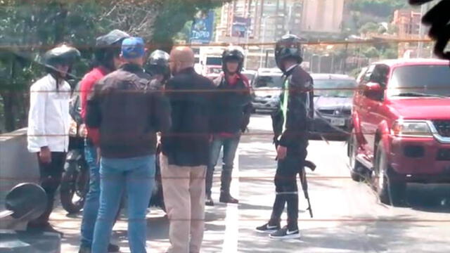 Personas que no se identificaron trataron de secuestrar al equipo de seguridad de Juan Guaidó. Foto: Twitter