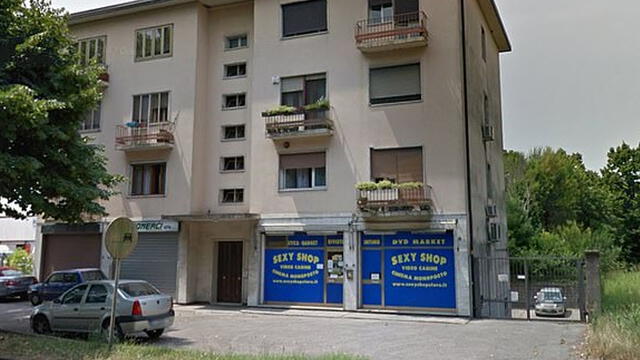Autoridades de Italia investigan el lugar para dar con más evidencias sobre la muerte de un turista en sex shop. Foto: Difusión
