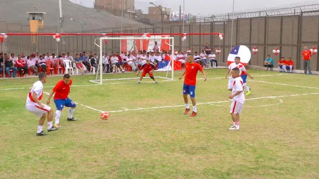 Internos del penal de Lurigancho participaron en previa al partido de Perú vs. Chile [FOTOS]