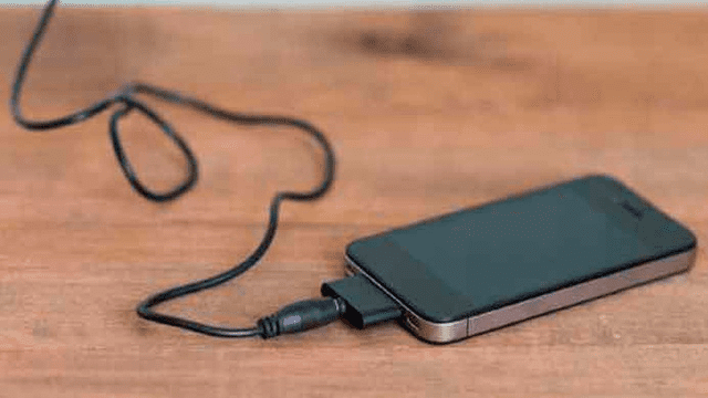 Brasil: descarga eléctrica mata a niño que jugaba con su celular conectado a la corriente