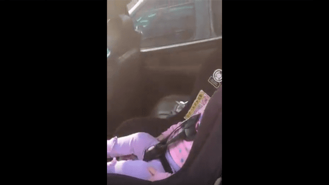 Presos realizaron heroico acto y rescataron a una bebé encerrada en una camioneta [VIDEO]