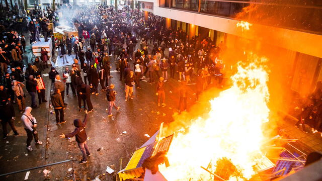 Después de los discursos de oradores locales e internacionales, la protesta en Bélgica se salió de control al igual que la vista en noviembre de 2021. Fotocaptura: Europa Press