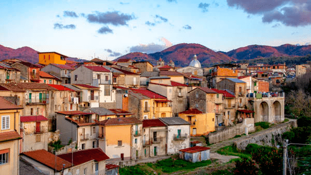 Ciudad italiana libre de COVID-19 vende casas a un euro. Foto: CNN