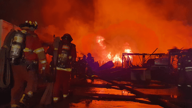 Viviendas quedaron destruidas tras incendio en jirón Callao. Foto: URPI-GLR