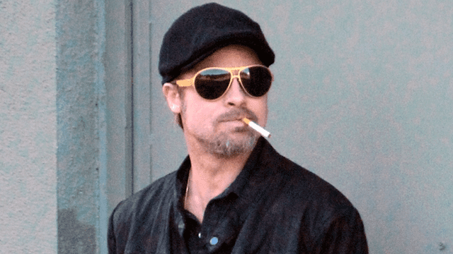 Brad Pitt fumando