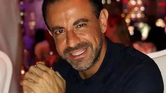 Sheyla Rojas permite que millonario Fidelio Cavalli le bese el cuello [VIDEO]