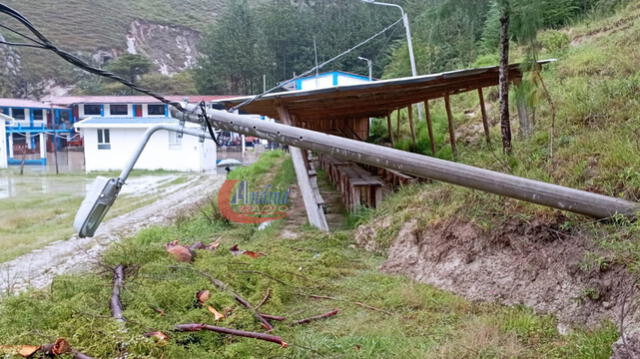 Derrumbe en cerro cerca al colegio Anaximandro Vega de Lajas