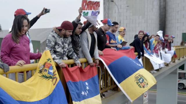 Oyente venezolano acusa a Carloncho de xenófobo y locutor le corta la llamada