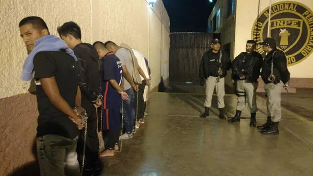 Peligrosos reos de Lima son trasladados a penales de máxima seguridad [FOTOS]