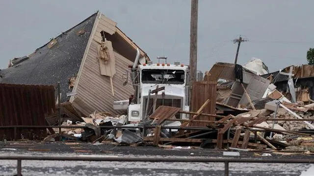 Poderoso tornado en Oklahoma mató a dos personas y dejó varios heridos [VIDEO]