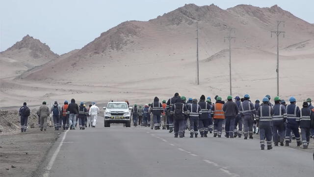 Trabajadores de regreso a sus áreas sin respetar protocolos COVID-19. Foto: difusión