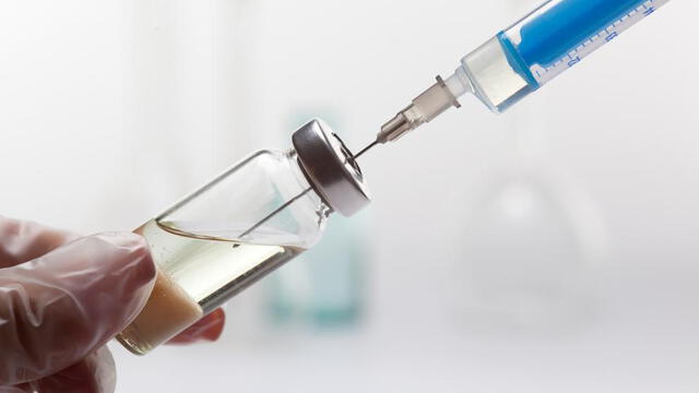 Vacuna contra COVID-19 de Oxford podría comercializarse a inicios de 2021 por “2 o 3 euros”