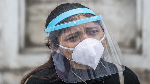 El temor es muy latente en las personas que son diagnosticadas con COVID-19 sea por la percepción que tienen de la enfermedad o porque han vivido de cerca el padecimiento de un familiar o conocido. Foto: AFP.