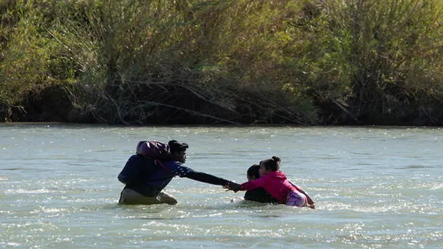 Los migrantes utilizan el río Bravo para cruzar a Estados Unidos. Foto: Difusión
