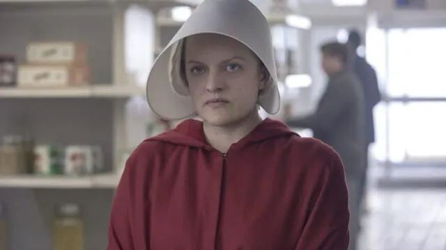 Elisabeth Moss interpreta a June Osborne en El cuento de la criada. Foto: Hulu