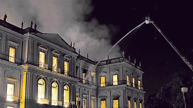 Incendio de gran magnitud arrasa el Museo Nacional de Brasil