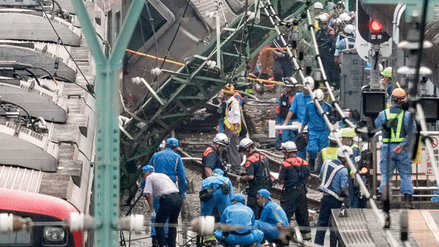 Tren y camión choque en Japón