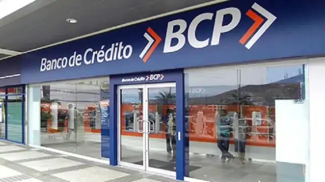 Chorrillos: dos delincuentes armados asaltan agencia bancaria BCP [VIDEO]
