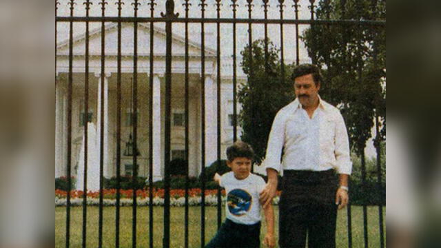 Pablo Escobar y su hijo en la Casa Blanca. Foto: Difusión