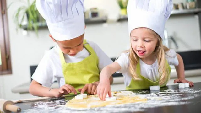El taller de cocina será una actividad que mantendrá entretenidos a los niños a la vez que aprenderán más de la cocina española. (Foto: Ok Diario)