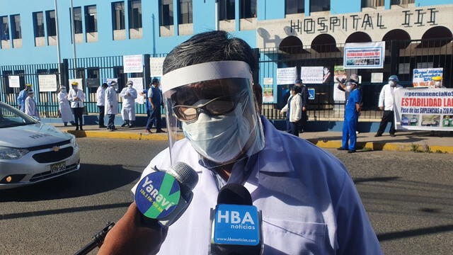 Secretario de defensa del cuerpo médico del Hospital EsSalud III de Yanahuara, Juan Gallegos. Foto: Gerardo Ramos / HBA Noticias.