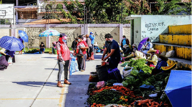 Mercados itinerantes en la ciudad de Cajamarca.