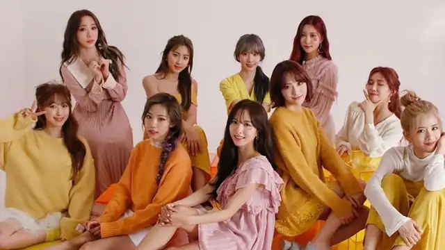 Cosmic Girls es un grupo de K-pop que debutó en el 2016. Se compone de cuatro sub-unidades. Cosmic Girls es un grupo de K-pop que debutó en el 2016. Se compone de cuatro sub-unidades.