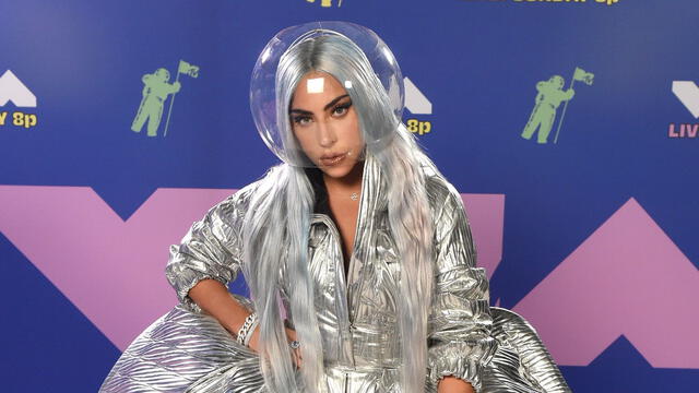 Lady Gaga en la alfombra roja de los MTV VMAS 2020. Foto: MTV