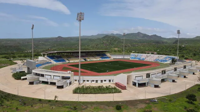 El estadio ubicado en la capital Praia, fue inaugurado en el 2014 y tiene capacidad para 15.000 espectadores. Foto: José Correira/Facebook