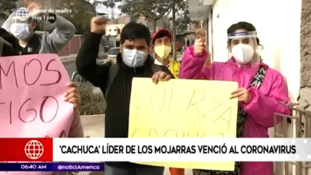 Vecinos de 'Cachuca' fueron hasta su casa para llevarle apoyo. Foto: Captura América TV.