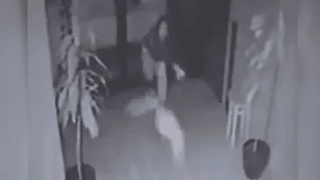 Madre lanza a su bebé contra el piso durante una discusión con su pareja en Rumania [VIDEO]