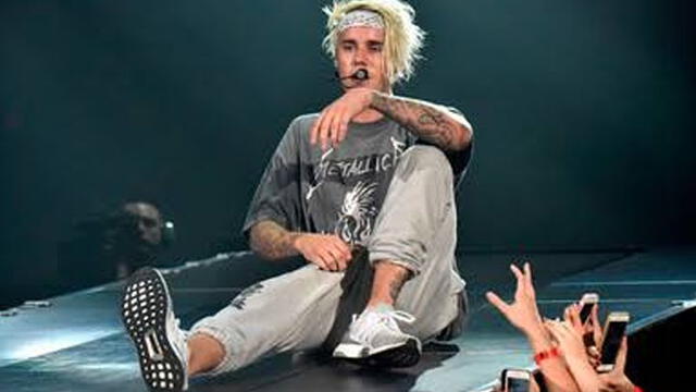 Justin Bieber se cae en pleno concierto