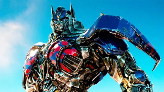 Transformers 7 impresiona en Cusco: Optimus Prime embiste a Scourage en explosiva escena 