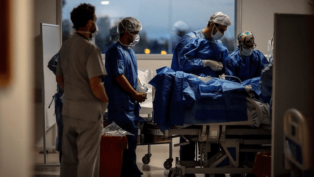 Médicos argentinos advierten: “Estamos perdiendo la batalla” contra la COVID-19