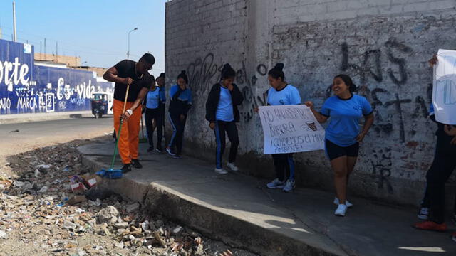 Escolares piden a los vecinos no arrojar basura en las calles