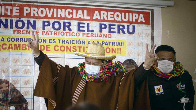 presentación. José Vega Antonio estuvo acompañado por candidatos al Congreso durante su visita a la ciudad de Arequipa.